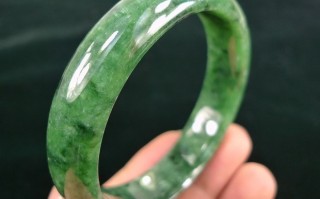 冰糯种的手镯怎么样冰糯种翡翠手镯宋代的