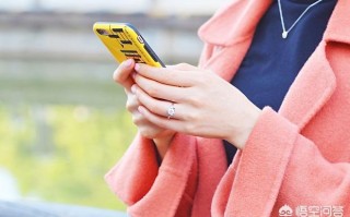 女生戴戒指的含义是什么？女生怎样戴戒指，更容易引发男生喜欢？