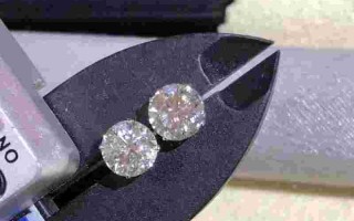 耳钉一克拉是单钻还是一共一克拉钻石耳钉大不大
