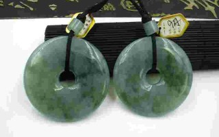 一般翡翠吊坠多少钱一般翡翠吊坠多少钱 奥特曼