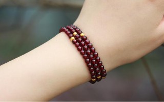 石榴石戴翡翠手镯石榴石戴翡翠手镯好不好