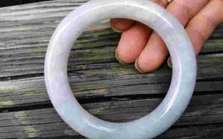 包含民国女士翡翠手镯的词条