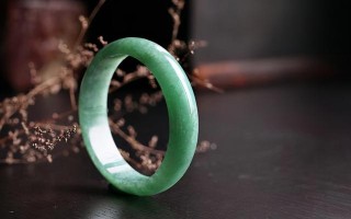 飘阳绿翡翠手镯属于什么档次,阳绿手镯图片及价格