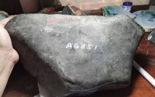 翡翠原石什么场口好莫湾基黑皮翡翠原石特点