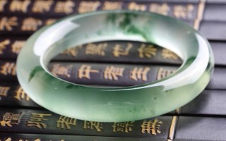 如何养玉手镯,翡翠手镯养三年后