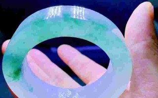 翡翠镯子戴在左手还是右手比较好翡翠镯子