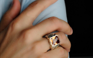 20岁男生戴金戒指,20岁男生戴什么戒指