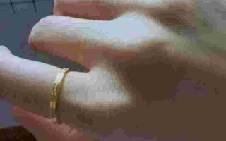 有缝隙的金戒指可以戴着吗女有缝隙的金戒指可以戴着吗