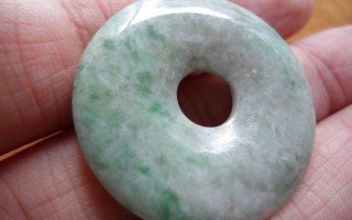 白底青飘阳绿翡翠手镯图片,白底绿翡翠平安扣价格