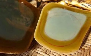 木那翡翠原石的白蟒翡翠黑皮壳黑蟒带