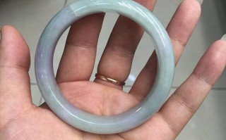 关于翡翠手镯轻磕一下就会裂吗的信息