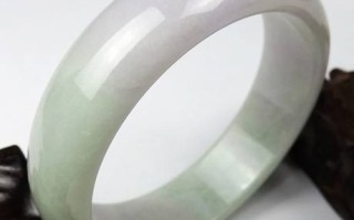 鉴别一下春带彩翡翠