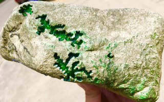 缅甸发现2000吨玉石缅甸最大翡翠原石