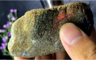 莫西沙翡翠原石皮壳特征莫西沙翡翠原石皮壳