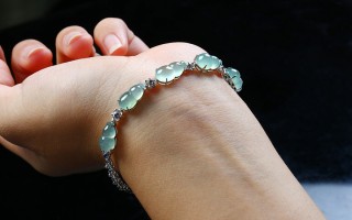 带翡翠手镯的图片欣赏,翡翠手镯图片大全