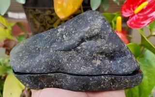 看看翡翠原石蓝水翡翠原石皮壳