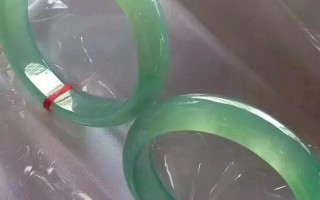 包含翡翠手镯里面的结晶体的词条