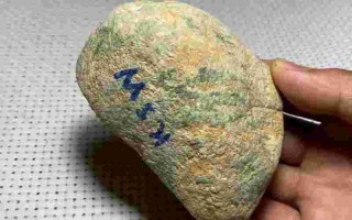 翡翠原石怎么开窗扒皮视频翡翠原石怎么开