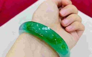 带银手镯好还是带翡翠玉的好,带银手镯好还是翡翠手镯好