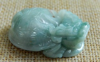 开翡翠原石看到飘花啥意思,飘花的翡翠原石做什么好