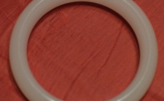 关于翡翠手镯发灰图片的信息