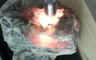 翡翠原石有杂质吗玉石翡翠原石