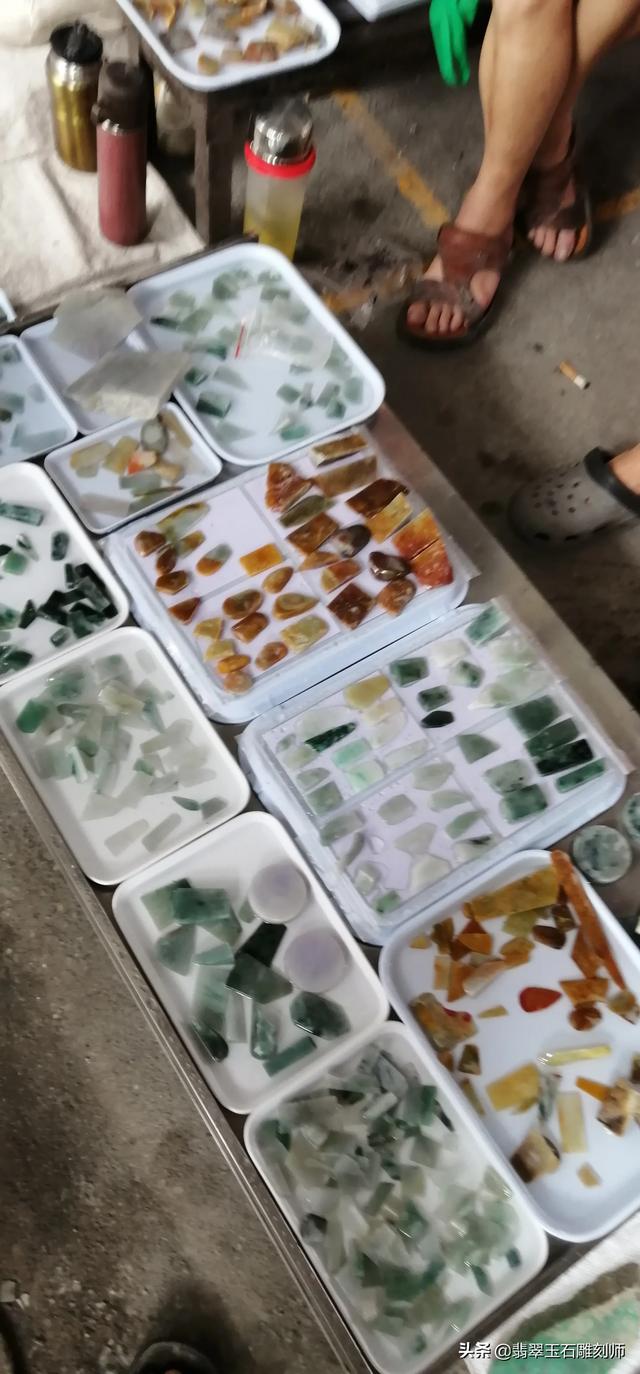 买了一只翡翠镯,证书上没有密度,是否A货,懂行的朋友帮忙看看?-第8张图片-翡翠网 买了一只翡翠镯,证书上没有密度,是否A货,懂行的朋友帮忙看看?-第8张图片-翡翠网