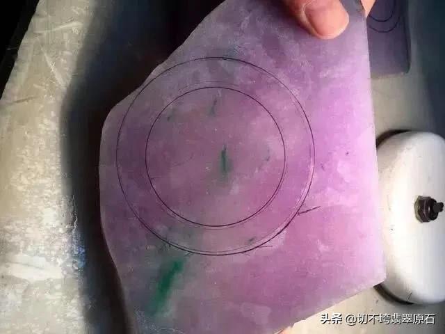 翡翠原石交易时,应注意些什么?-第9张图片-翡翠网 翡翠原石交易时,应注意些什么?-第9张图片-翡翠网