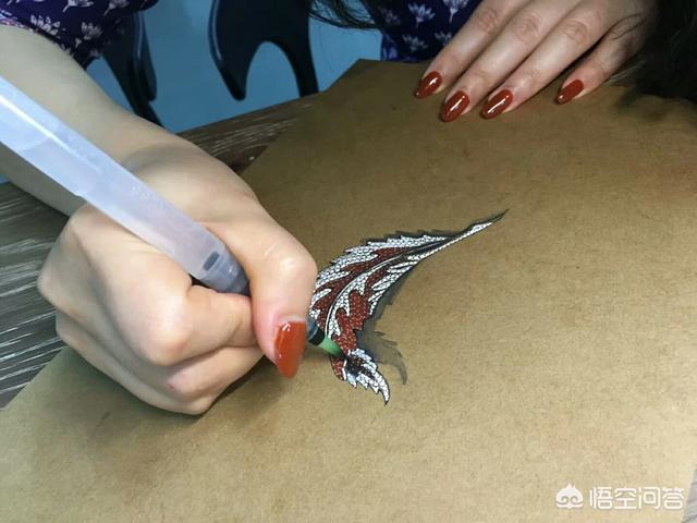 应该怎么做才能成为珠宝设计师?-第1张图片-翡翠网 应该怎么做才能成为珠宝设计师?-第1张图片-翡翠网