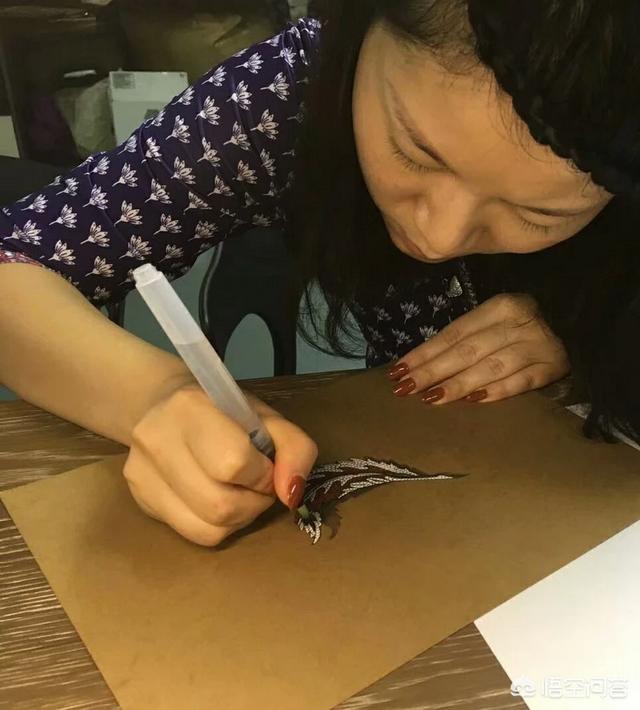 应该怎么做才能成为珠宝设计师?-第2张图片-翡翠网 应该怎么做才能成为珠宝设计师?-第2张图片-翡翠网