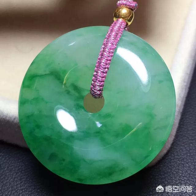 你愿意通过网上购买翡翠原石,切成自己想要的翡翠成品吗?-第4张图片-翡翠网 你愿意通过网上购买翡翠原石,切成自己想要的翡翠成品吗?-第4张图片-翡翠网