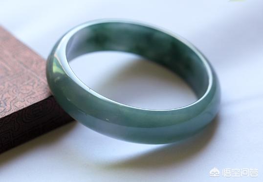 一万块钱能买什么样的翡翠手镯?-第2张图片-翡翠网 一万块钱能买什么样的翡翠手镯?-第2张图片-翡翠网