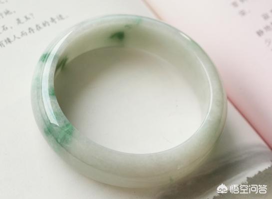 一万块钱能买什么样的翡翠手镯?-第3张图片-翡翠网 一万块钱能买什么样的翡翠手镯?-第3张图片-翡翠网