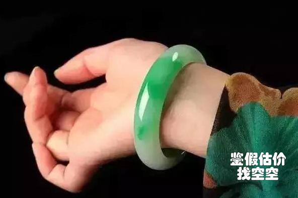 戴了七年的翡翠手镯,会发生什么变化?-第4张图片-翡翠网 戴了七年的翡翠手镯,会发生什么变化?-第4张图片-翡翠网