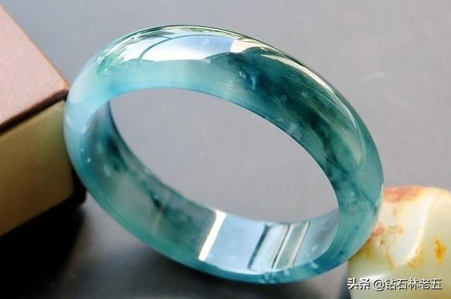 假如看中一款翡翠手镯,但是又不知道要买的尺寸,这时该怎么办?-第2张图片-翡翠网 假如看中一款翡翠手镯,但是又不知道要买的尺寸,这时该怎么办?-第2张图片-翡翠网