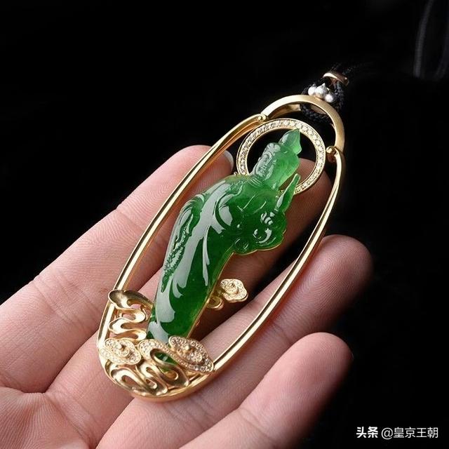 怎么才能设计出更好的珠宝作品?设计需要有美术基础吗?-第4张图片-翡翠网 怎么才能设计出更好的珠宝作品?设计需要有美术基础吗?-第4张图片-翡翠网