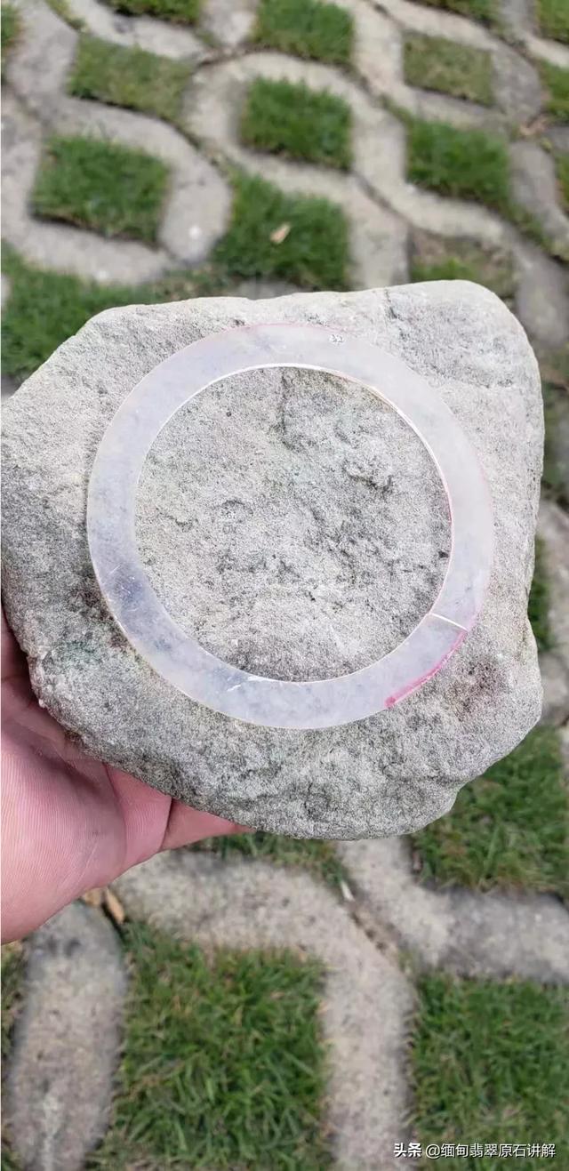 如何真正的了解翡翠原石的水头?-第4张图片-翡翠网 如何真正的了解翡翠原石的水头?-第4张图片-翡翠网