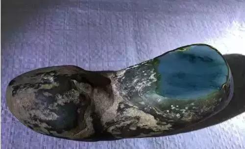 为什么翡翠原石比成品贵多了？