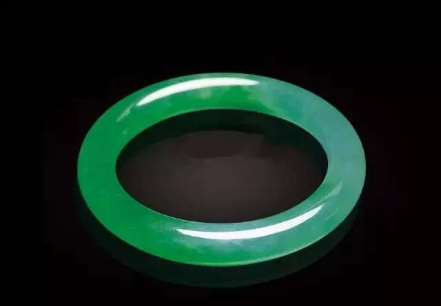 一只翡翠手镯的升值空间到底有多大？