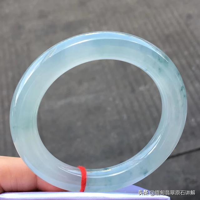 三千买的翡翠61圈口手镯，这是什么种水，值吗？-第2张图片-翡翠网