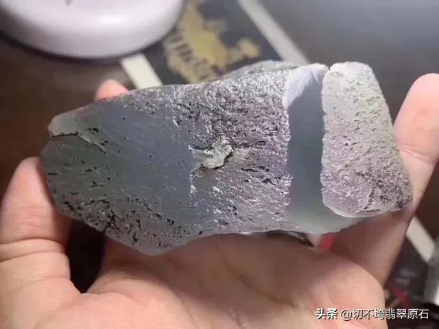 翡翠原石交易时,应注意些什么?-第6张图片-翡翠网 翡翠原石交易时,应注意些什么?-第6张图片-翡翠网