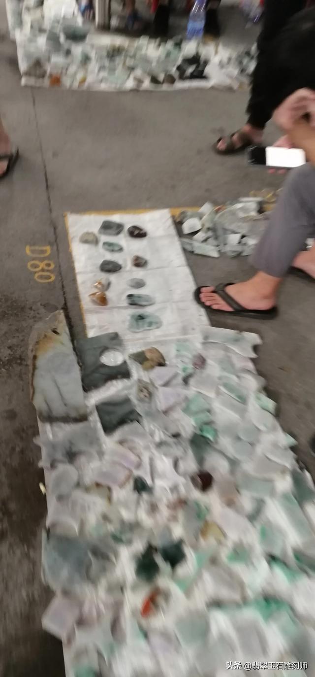 买了一只翡翠镯,证书上没有密度,是否A货,懂行的朋友帮忙看看?-第7张图片-翡翠网 买了一只翡翠镯,证书上没有密度,是否A货,懂行的朋友帮忙看看?-第7张图片-翡翠网