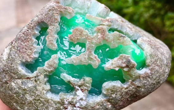 翡翠原石在哪购买好?-第3张图片-翡翠网 翡翠原石在哪购买好?-第3张图片-翡翠网