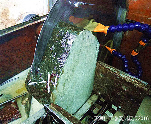 罕见!54公斤缅甸原石开出满料翡翠-第5张图片-翡翠网 罕见!54公斤缅甸原石开出满料翡翠-第5张图片-翡翠网