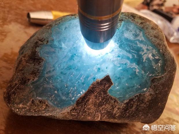 翡翠原石如何辨认?-第3张图片-翡翠网 翡翠原石如何辨认?-第3张图片-翡翠网