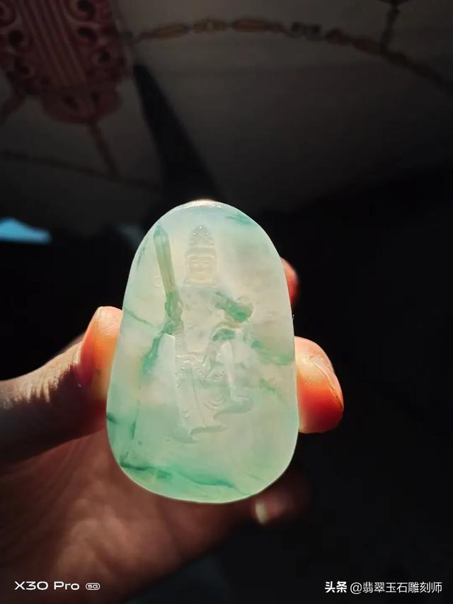 各位行家帮忙看看这个镯子，4千多买的，值吗？-第6张图片-翡翠网