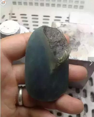 如何看待20块买翡翠原石?-第5张图片-翡翠网 如何看待20块买翡翠原石?-第5张图片-翡翠网