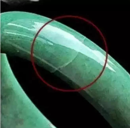翡翠手镯上的裂纹是指什么