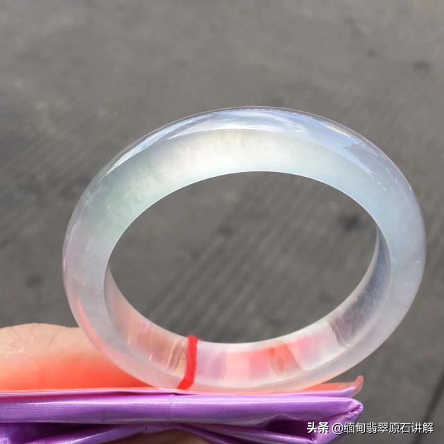 三千买的翡翠61圈口手镯，这是什么种水，值吗？-第1张图片-翡翠网