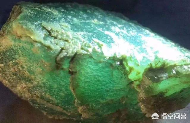 翡翠原石“脱砂与水翻砂”是种怎样的存在,它们的价值又是如何?-第9张图片-翡翠网 翡翠原石“脱砂与水翻砂”是种怎样的存在,它们的价值又是如何?-第9张图片-翡翠网